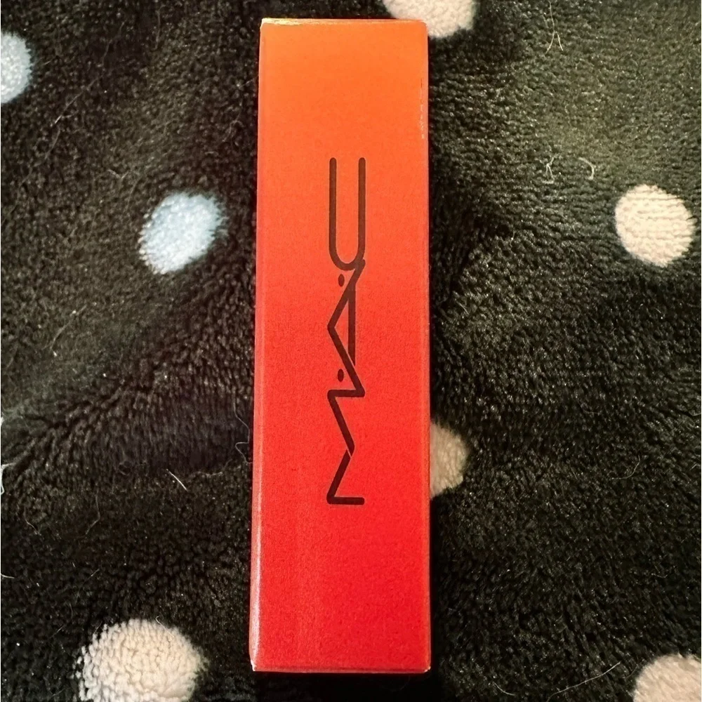 MAC Cosmetics midtone yellow